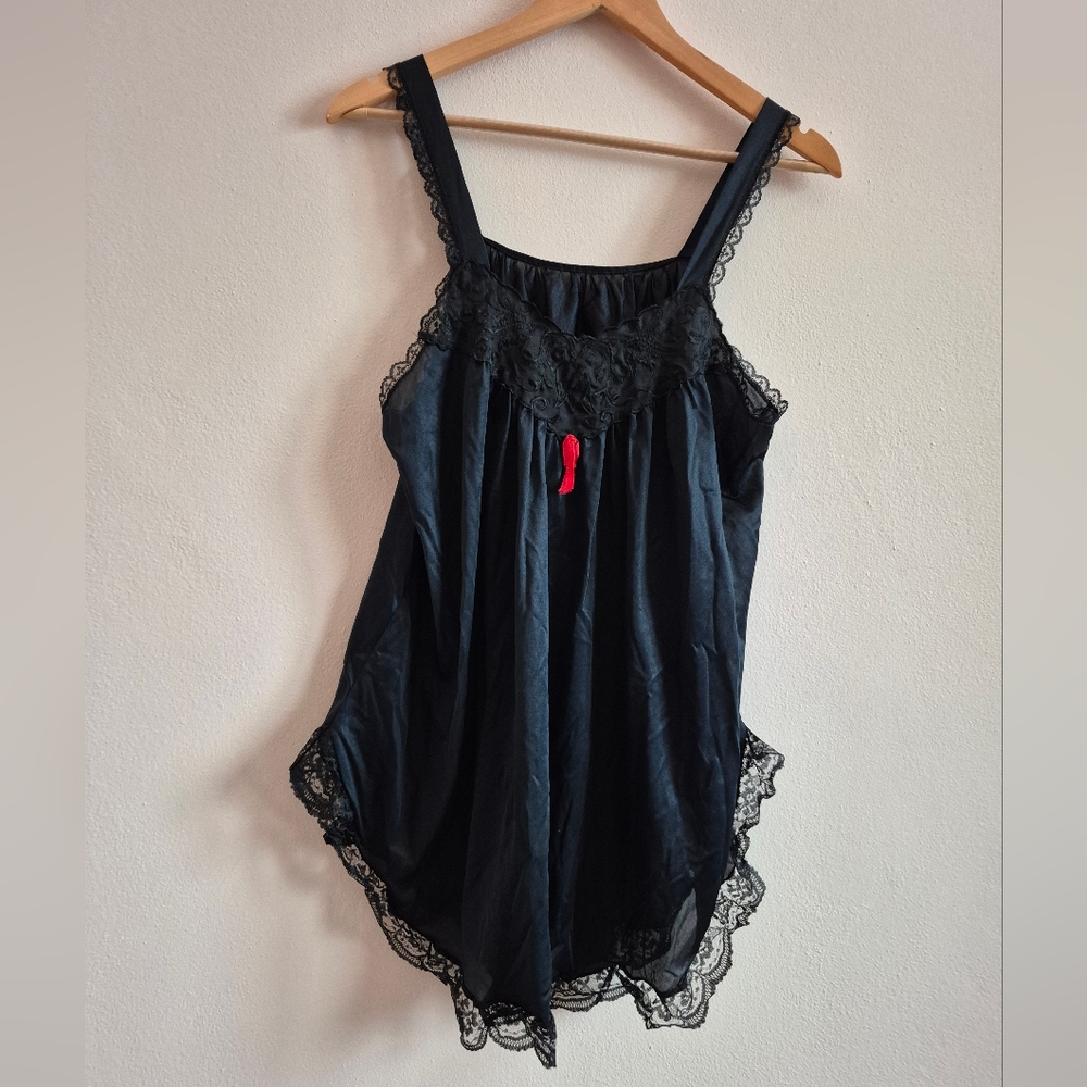 Vintage Canadian "Maid" 100% Nylon Nightie Chemise Slip Medium